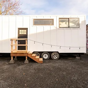 https://stay-collection-the-graffiti-alley-tiny-house-food-art-beer.portland-hotels.info