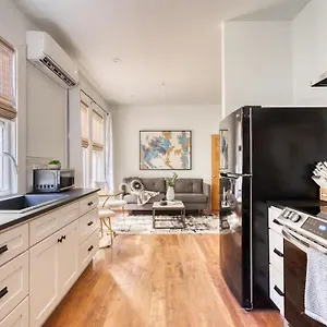 https://stay-collection-the-etourdissante-suite-forest-park-local-eats.portland-hotels.info